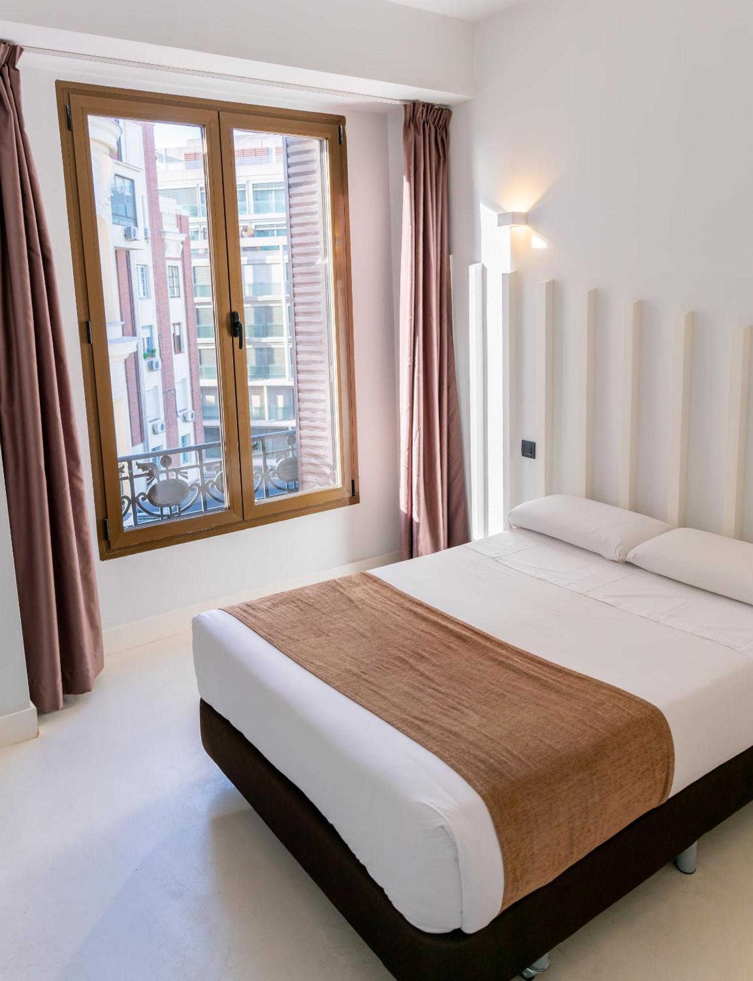 Hostal Gran Via 44 Madrid Kültér fotó