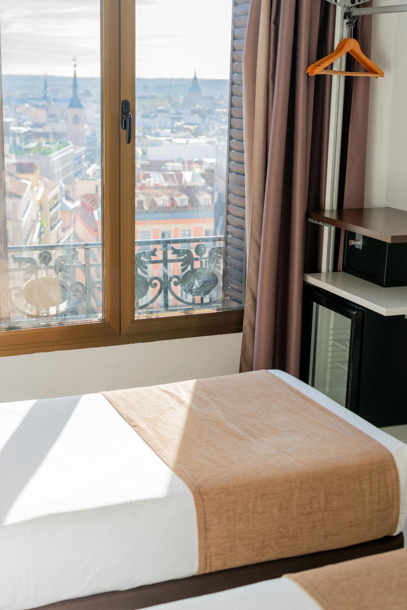 Hostal Gran Via 44 Madrid Kültér fotó