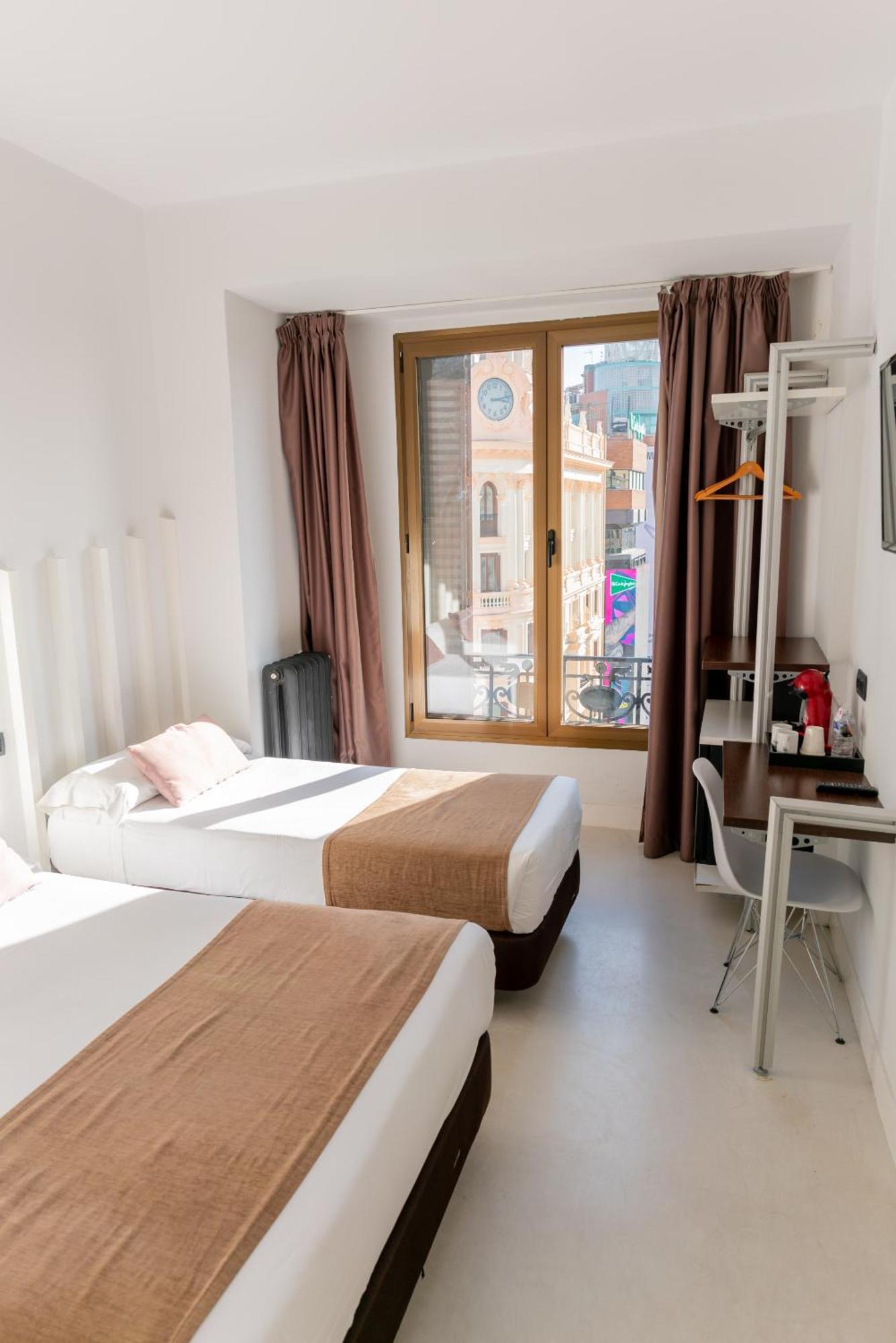 Hostal Gran Via 44 Madrid Kültér fotó