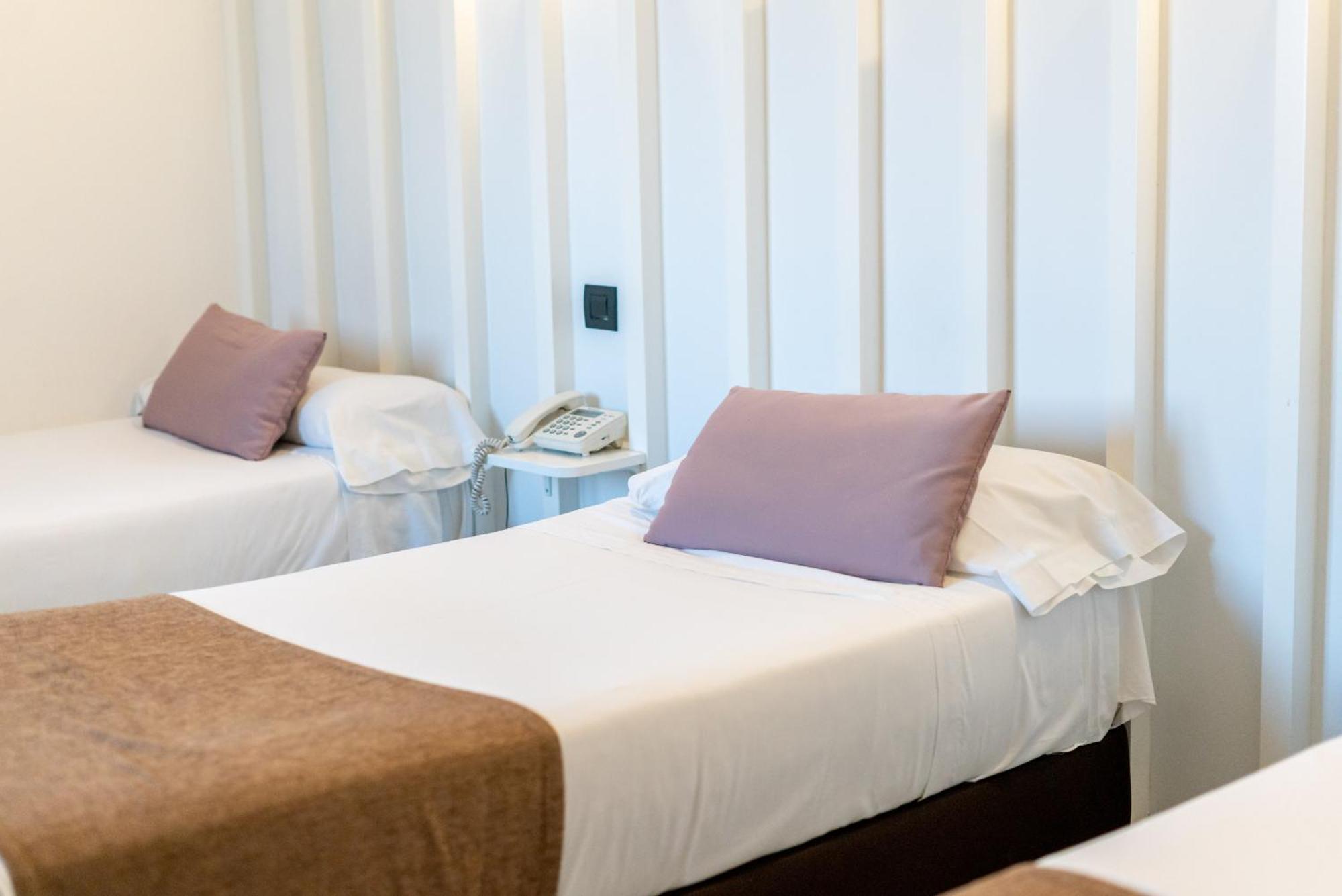 Hostal Gran Via 44 Madrid Kültér fotó
